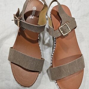 Rouge Brown Sandals with Gold Buckle